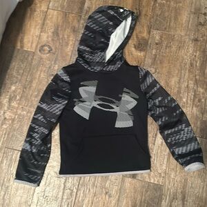Boys under armour sweatshirt